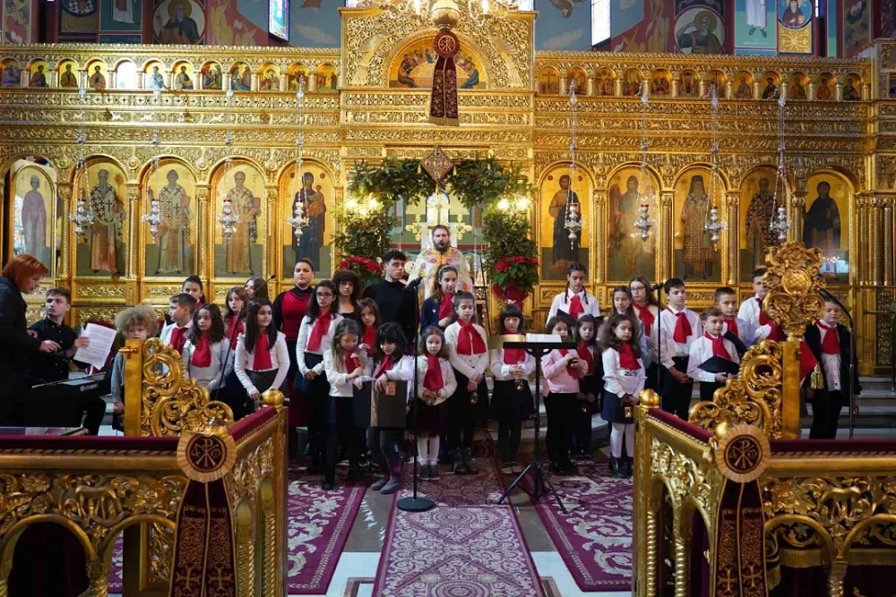 Οι άγγελοι ψάλλουν… «Δόξα εν υψίστοις Θεώ και επί γης ειρήνη εν ανθρώποις ευδοκία»