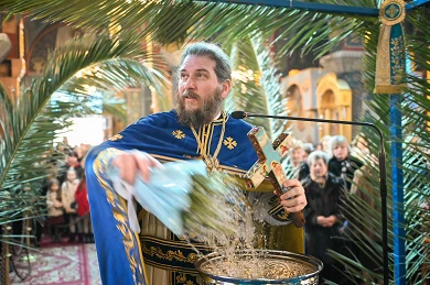 «Το Φως του Επιφανέντος Χριστού να καταυγάζει, να εμπνέει, να οδηγεί, να θερμαίνει και να αγιάζει τις ψυχές όλων μας…»!