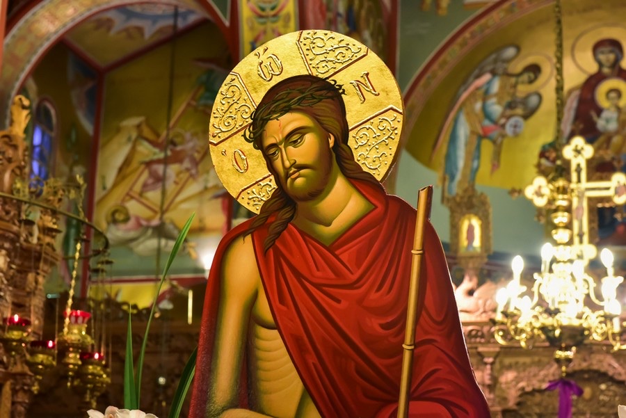 «Ἰδού ὁ Νυμφίος ἔρχεται ἐν τῷ μέσῳ τῆς νυκτός».
